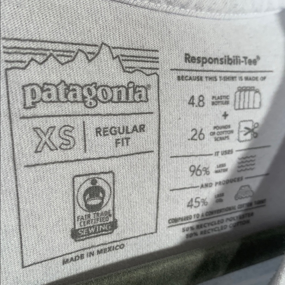 Patagonia Mens Line Logo Ridge Pocket Responsibill-Tee Blue Size XS Regular Fit - Picture 3 of 5
